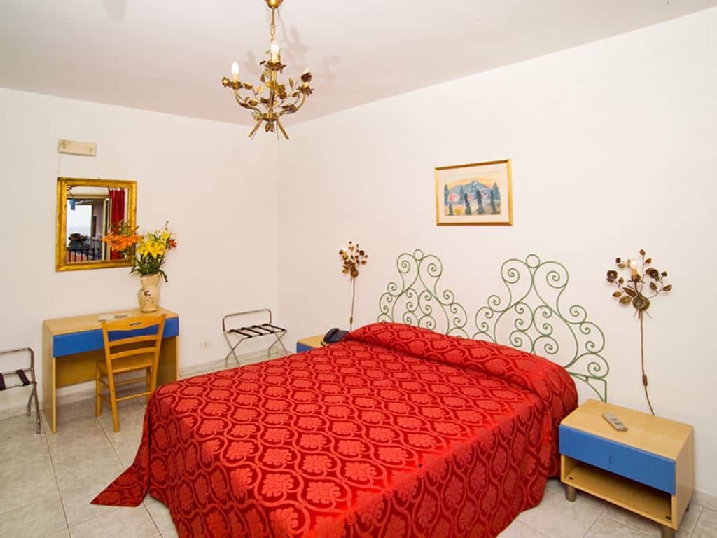 rooms-classic-room