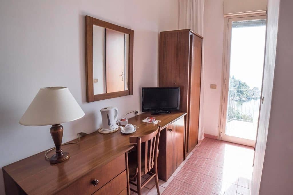 rooms-balcony-room