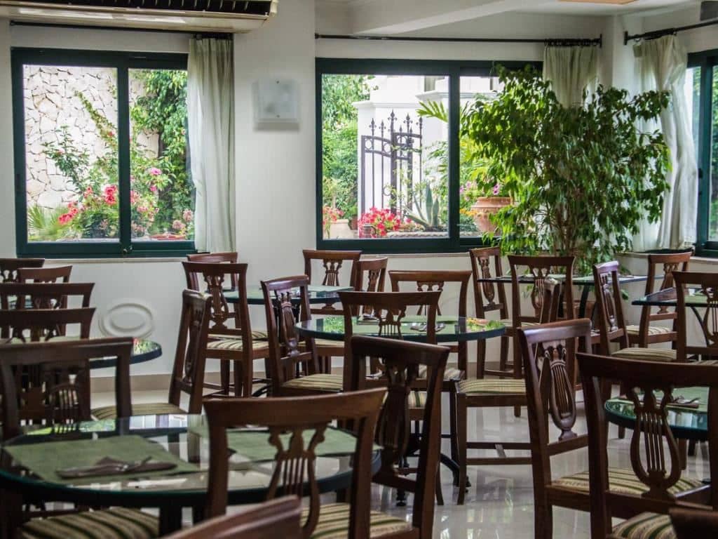 restaurants-restaurant