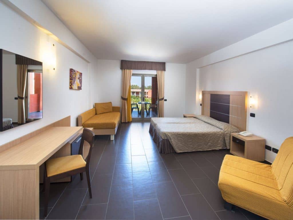 rooms-family-garden-view-with-balcony-or-terrace-6-pax