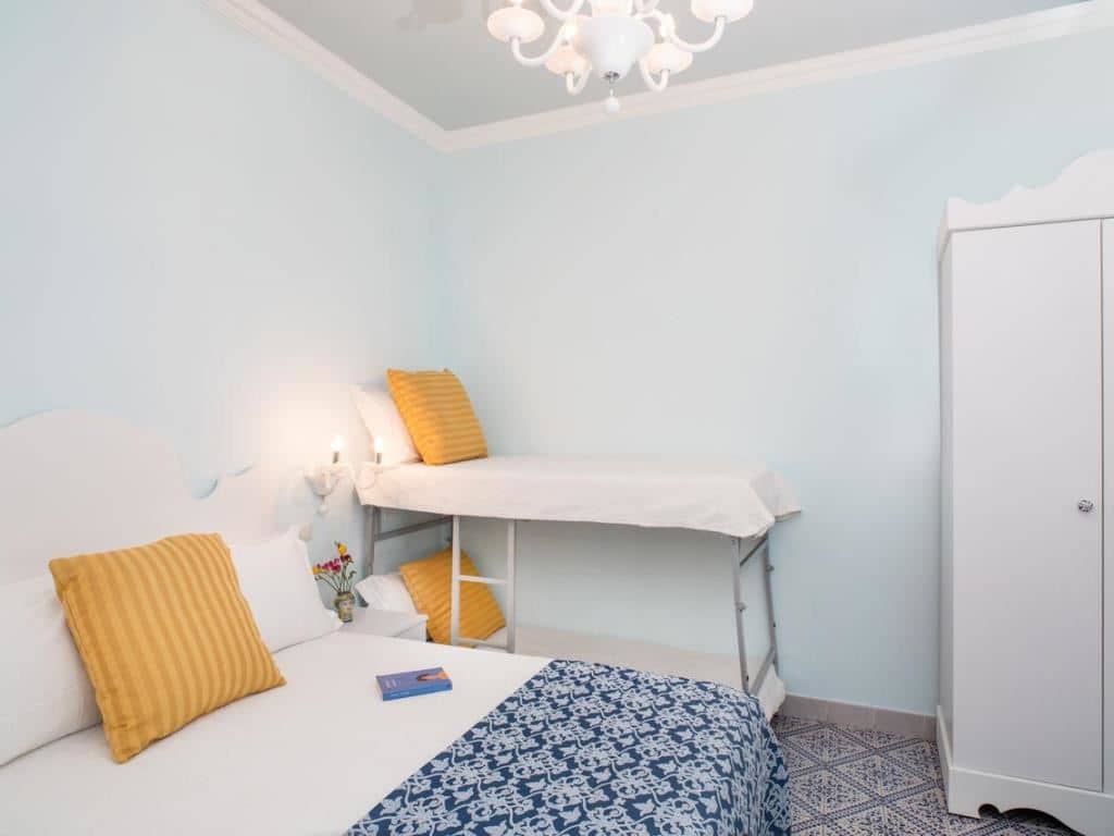 rooms-classic-room-lateral-sea-view-with-balcony-or-terrace