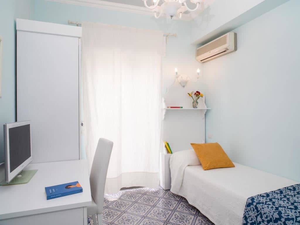 rooms-single-room-with-balcony-or-terrace