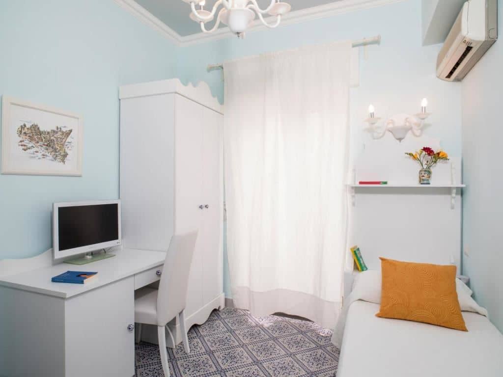 rooms-single-room-with-balcony-or-terrace