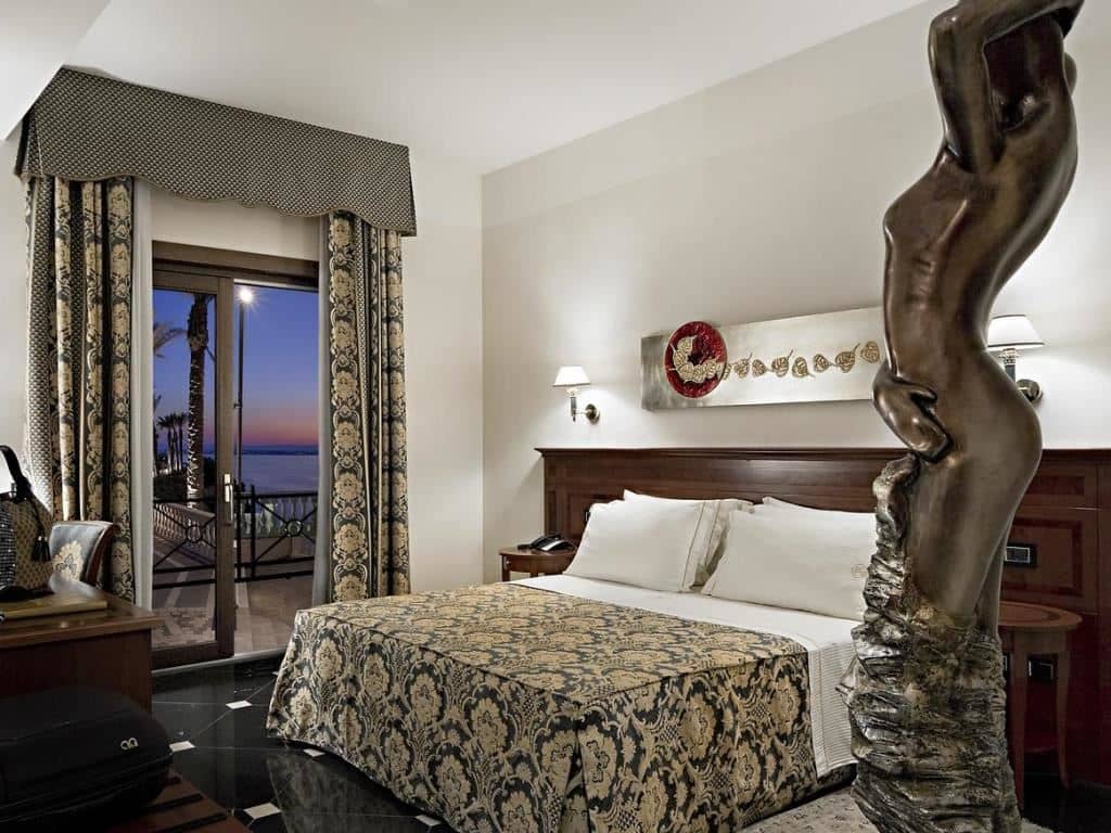 rooms-pool-suite-with-garden-and-terrace