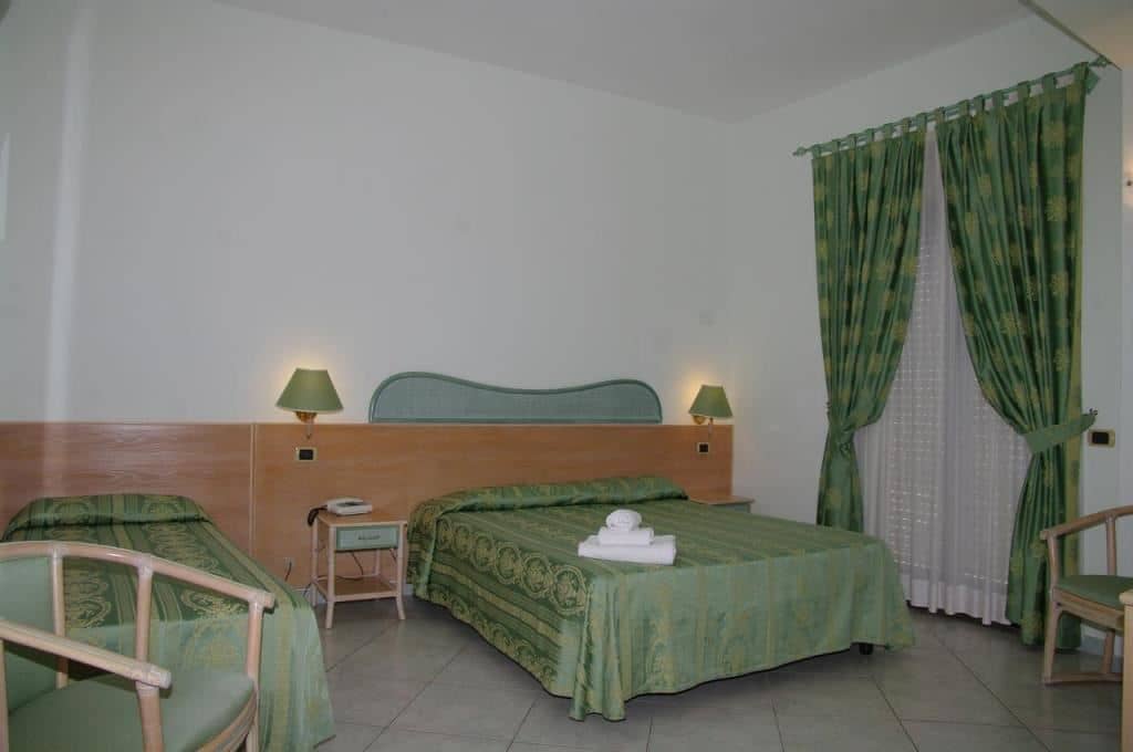 rooms-balcony-room