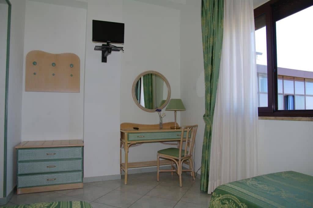rooms-sea-view-room