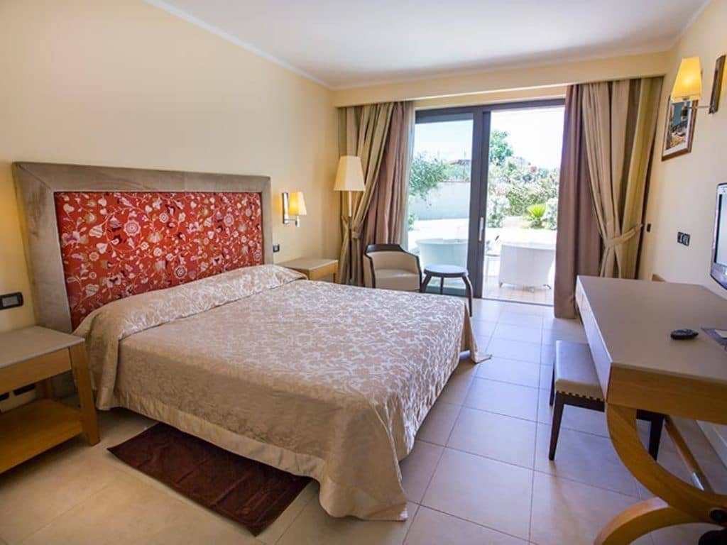 rooms-superior-room-sea-view-with-balcony-or-terrace