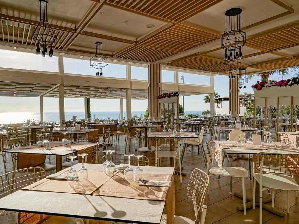 restaurants-restaurant