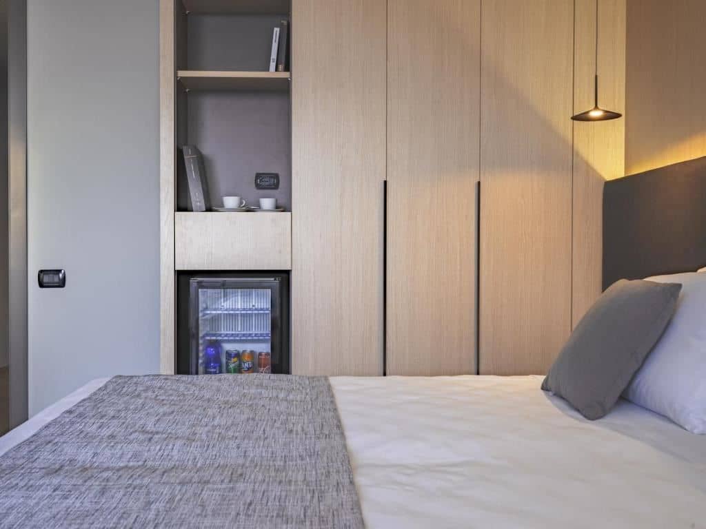 rooms-standard-room-mountain-view-with-balcony-double-single-use