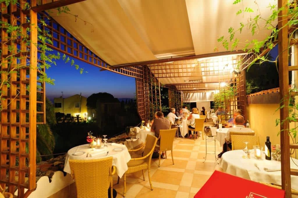 restaurants-restaurant