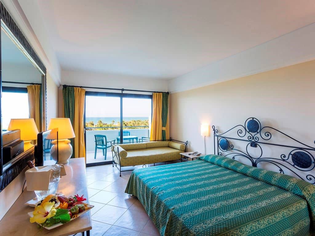 rooms-sea-view-room-with-balcony-or-terrace