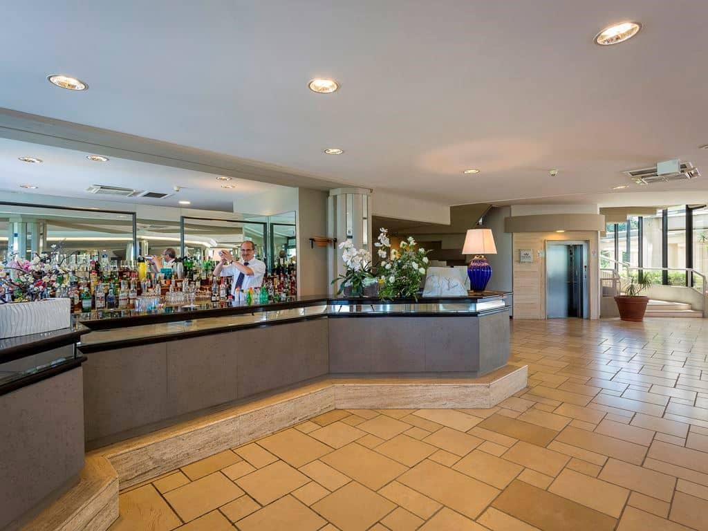 bars-bar-lobby