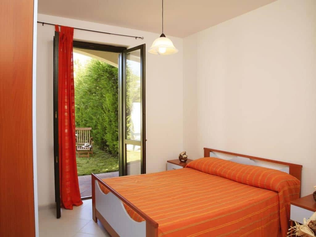 rooms-one-bedroom-with-kitchenette-and-patio