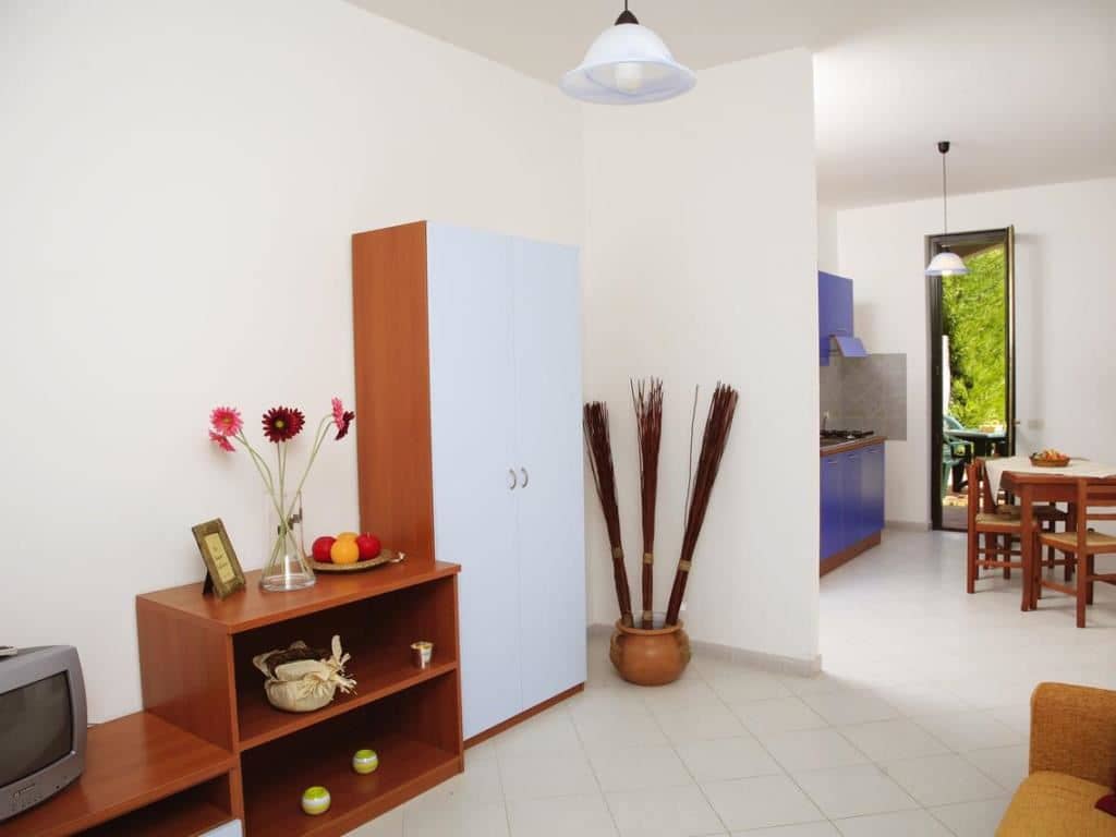 rooms-one-bedroom-with-kitchenette-and-patio