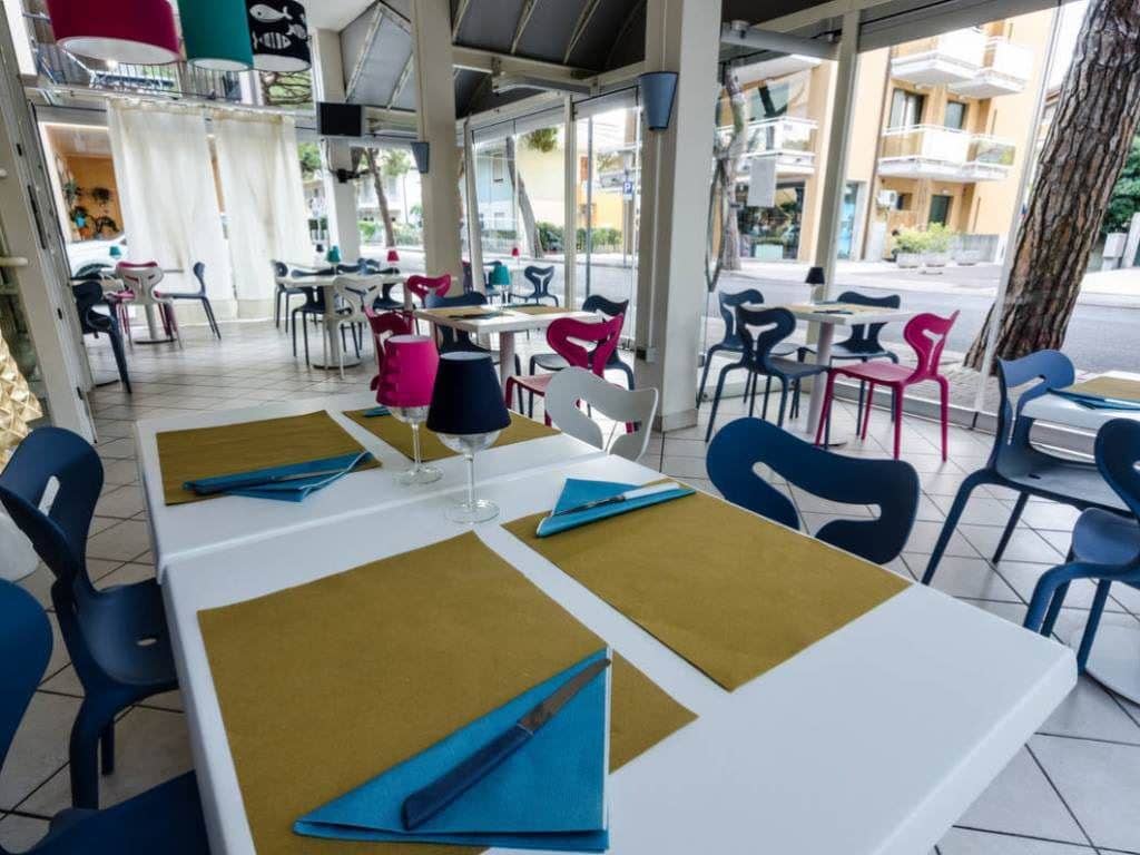 restaurants-restaurant