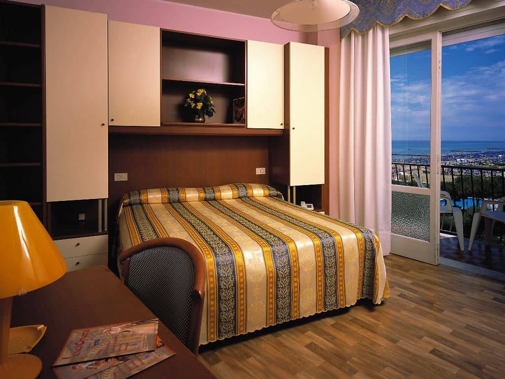 rooms-standard-room-with-balcony