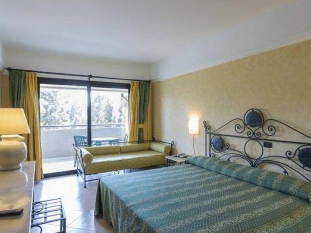 rooms-superior-room-garden-view-with-balcony-or-terrace