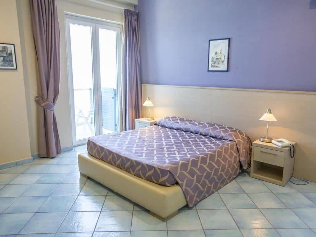 rooms-superior-room-lateral-sea-view-with-balcony-or-terrace