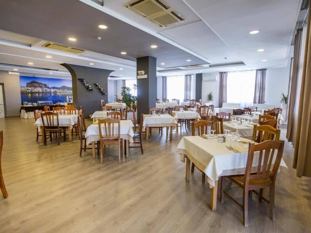 restaurants-restaurant