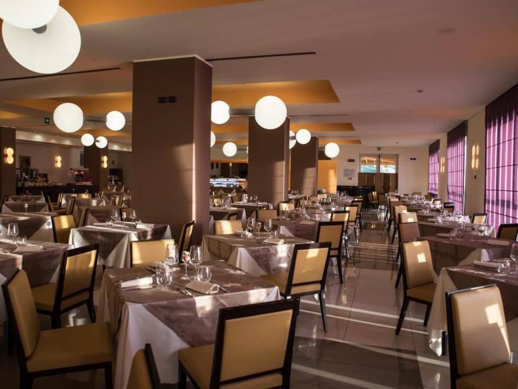 restaurants-restaurant