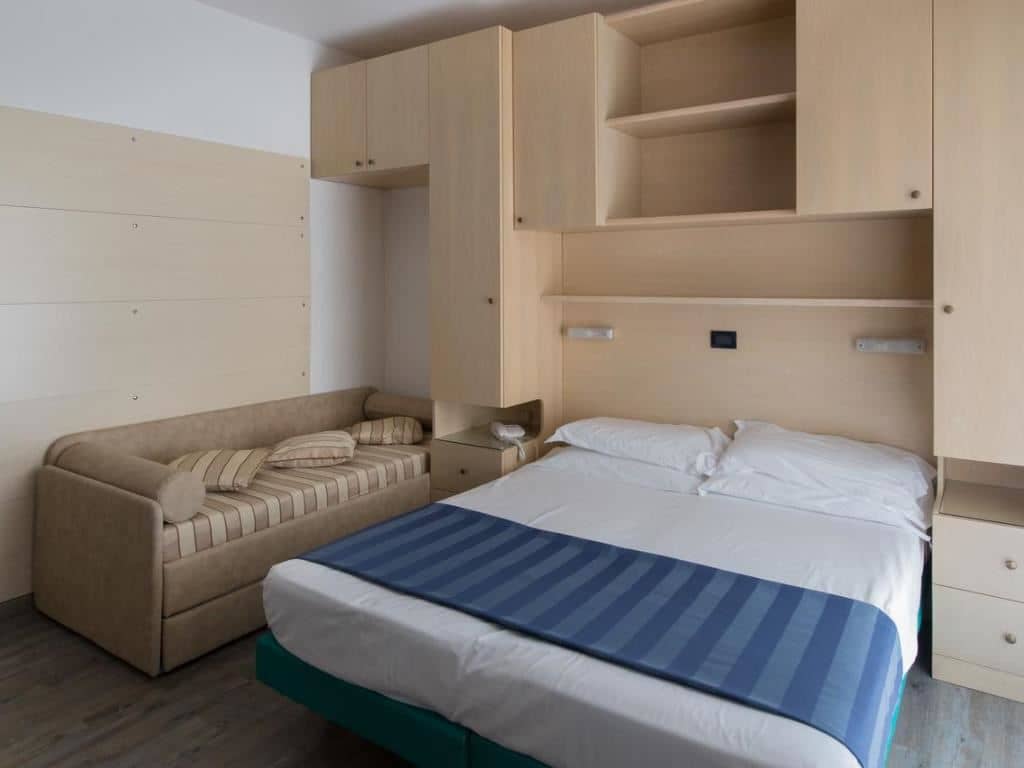 rooms-standard-room-balcony