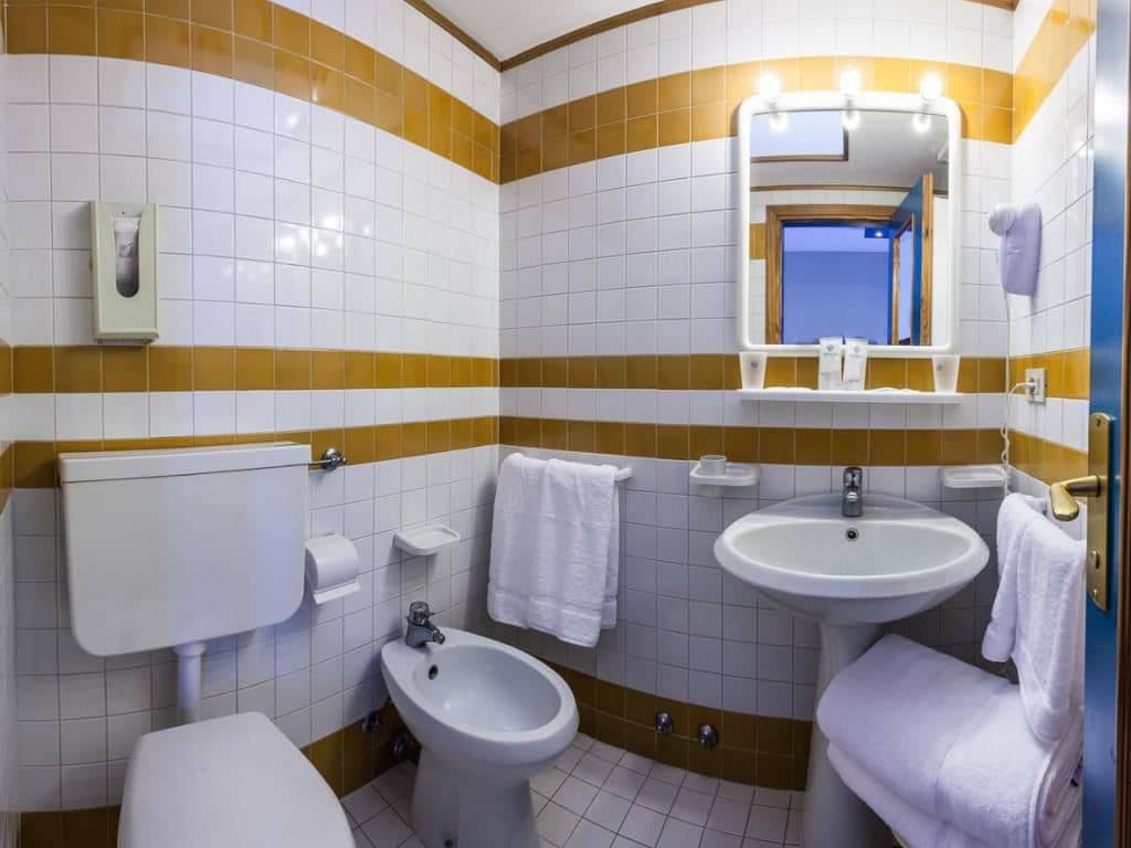 rooms-standard-room-balcony