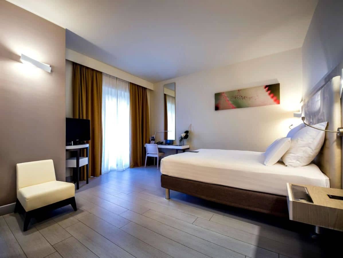 rooms-classic-garden-side-double-room