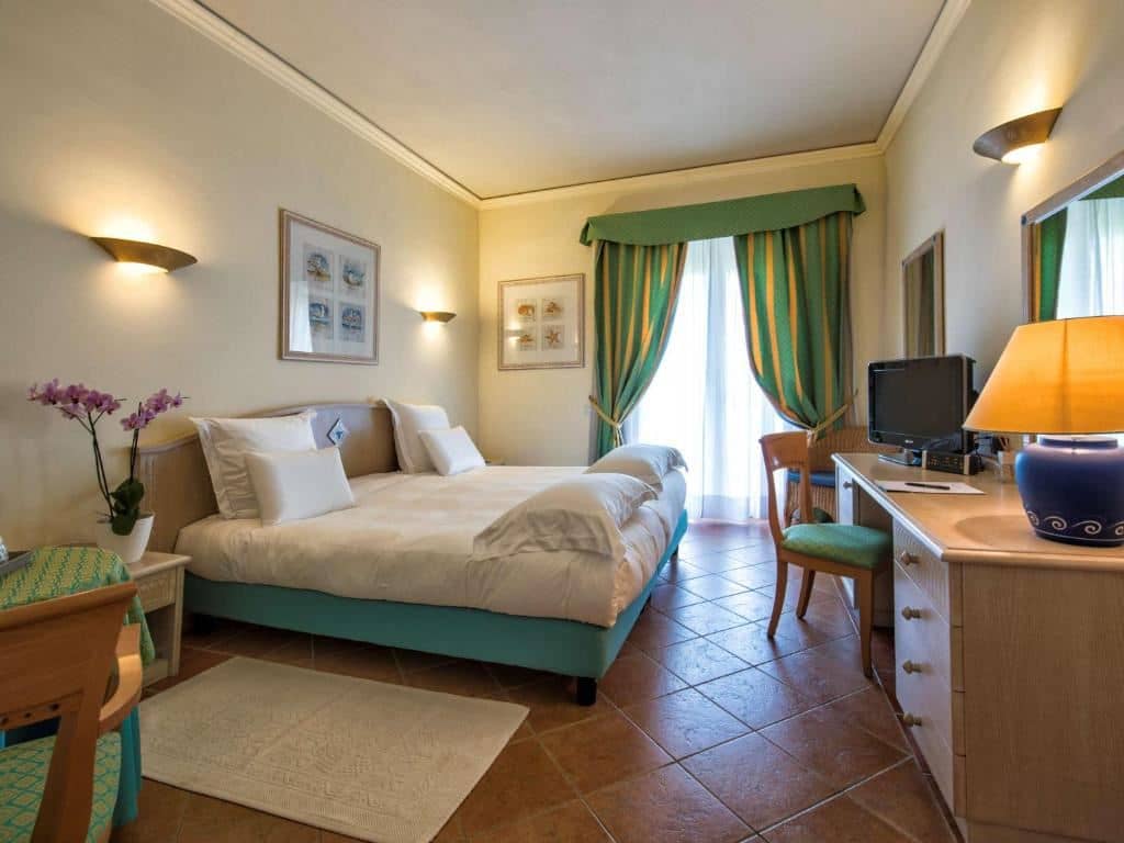 rooms-executive-garden-side-double-room