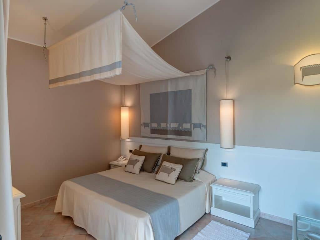 rooms-classic-family-room-with-patio-or-terrace