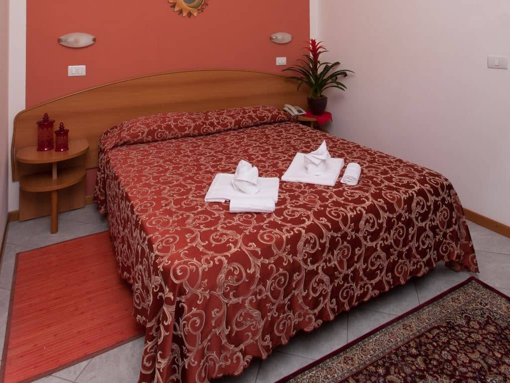 rooms-standard-room-with-balcony-single-use