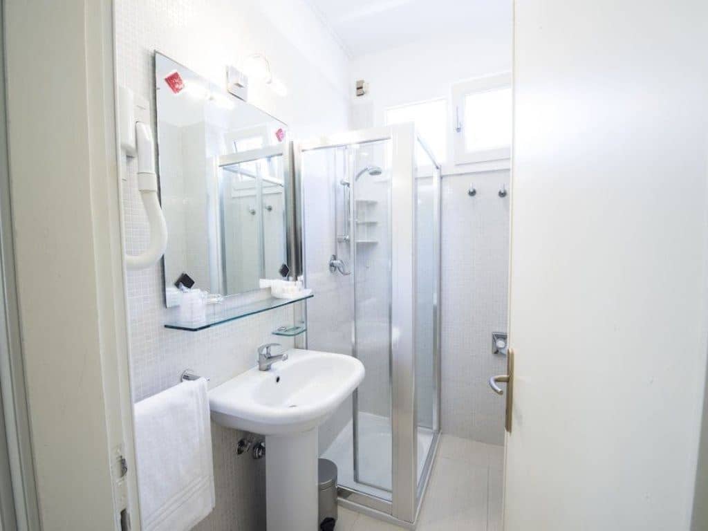 rooms-standard-room