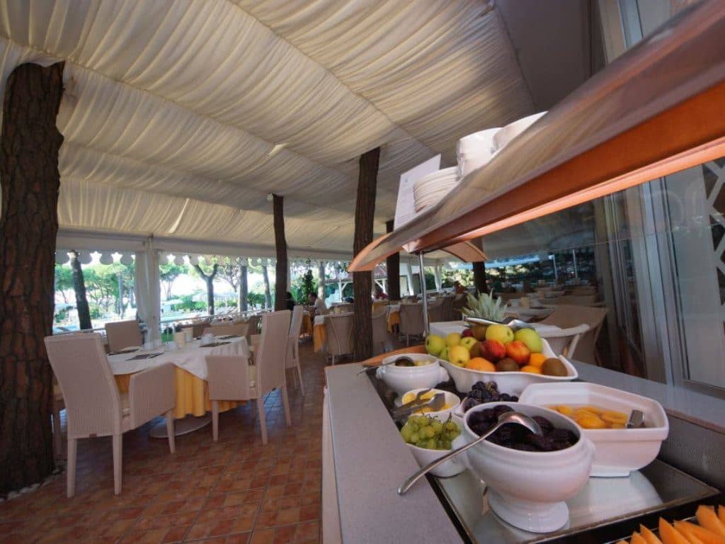 restaurants-restaurant