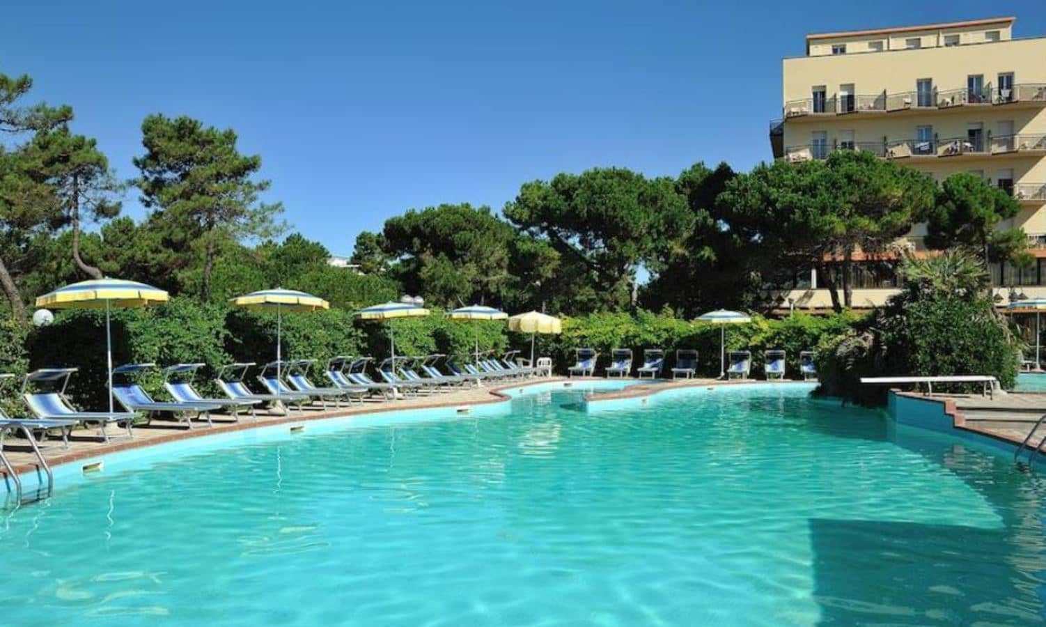 pools-outdoor-pool