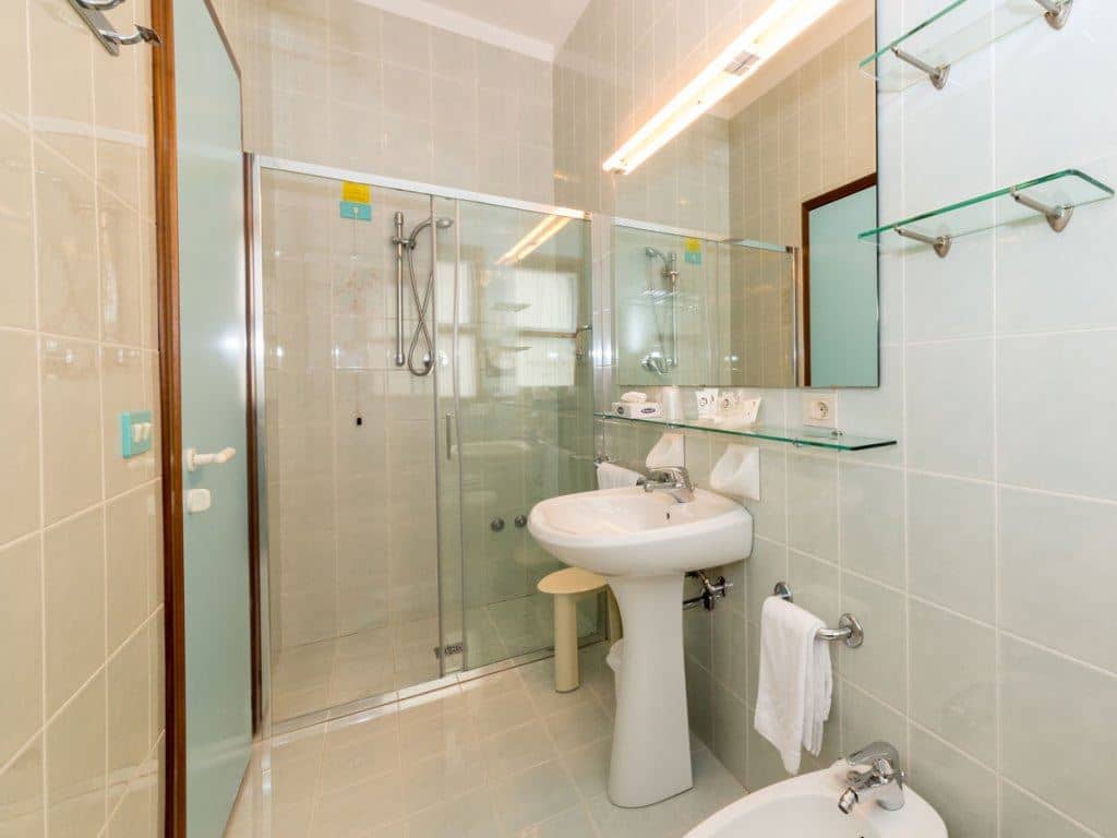 rooms-basic-double-room