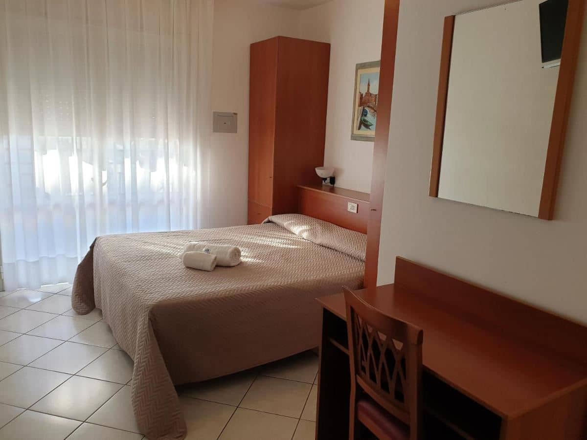 rooms-standard-room