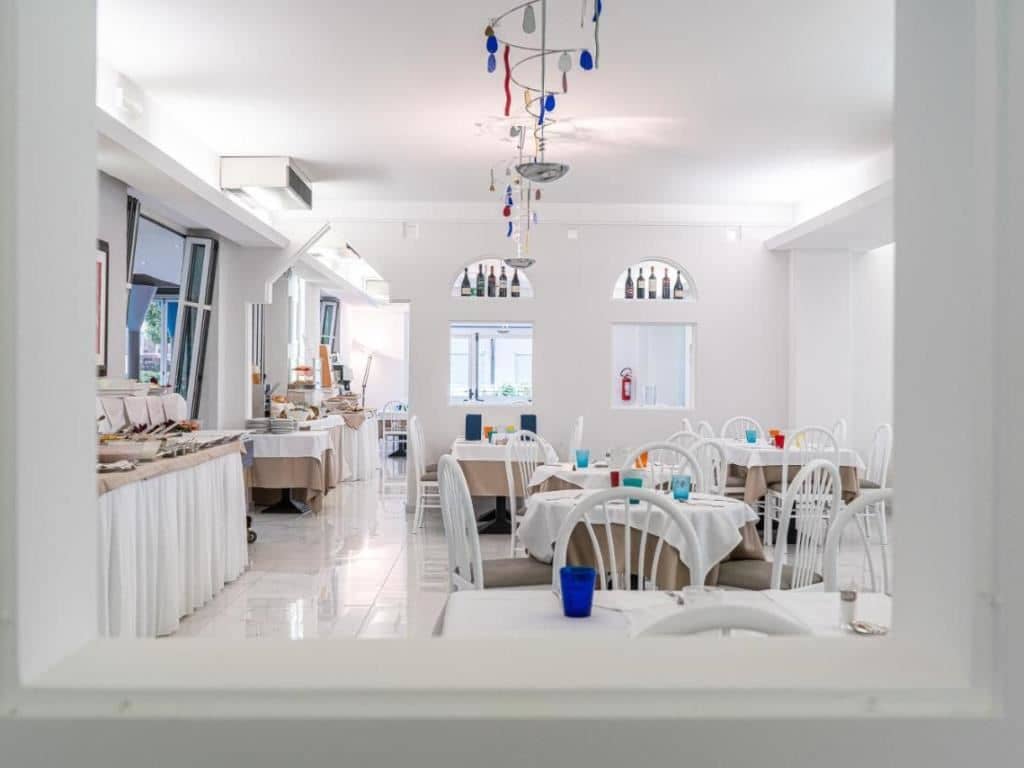 restaurants-restaurant