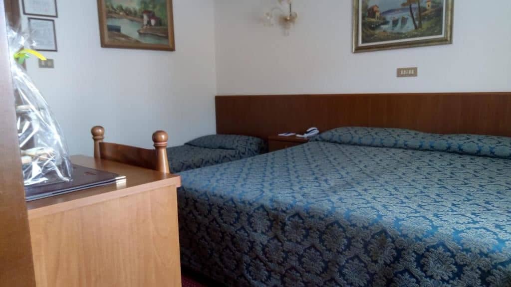 rooms-standard-room