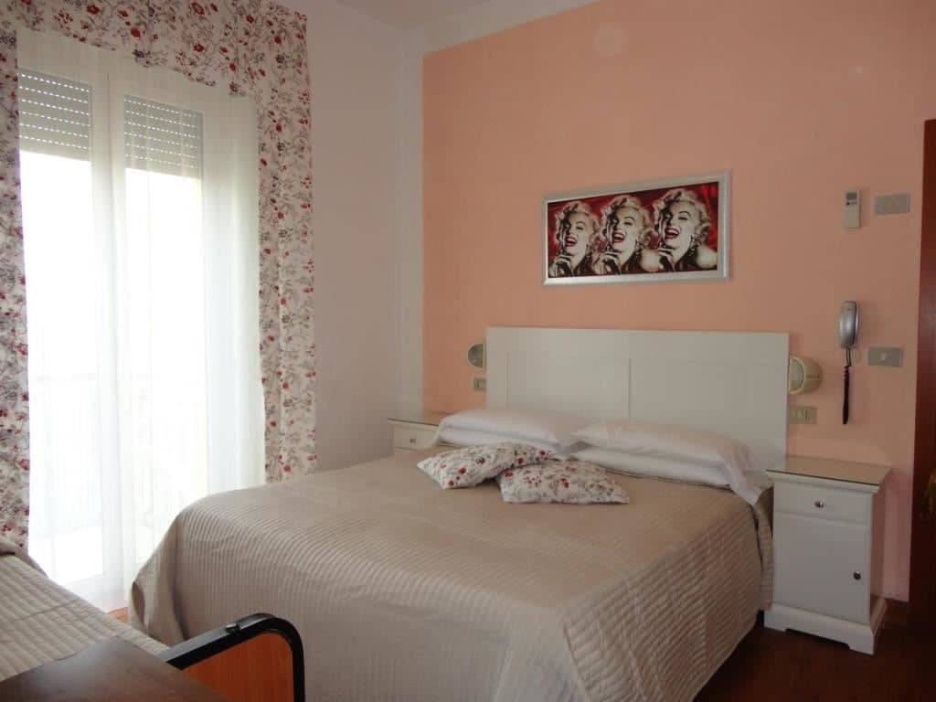 rooms-standard-room