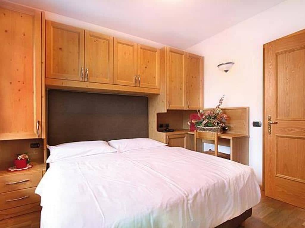 rooms-classic-room