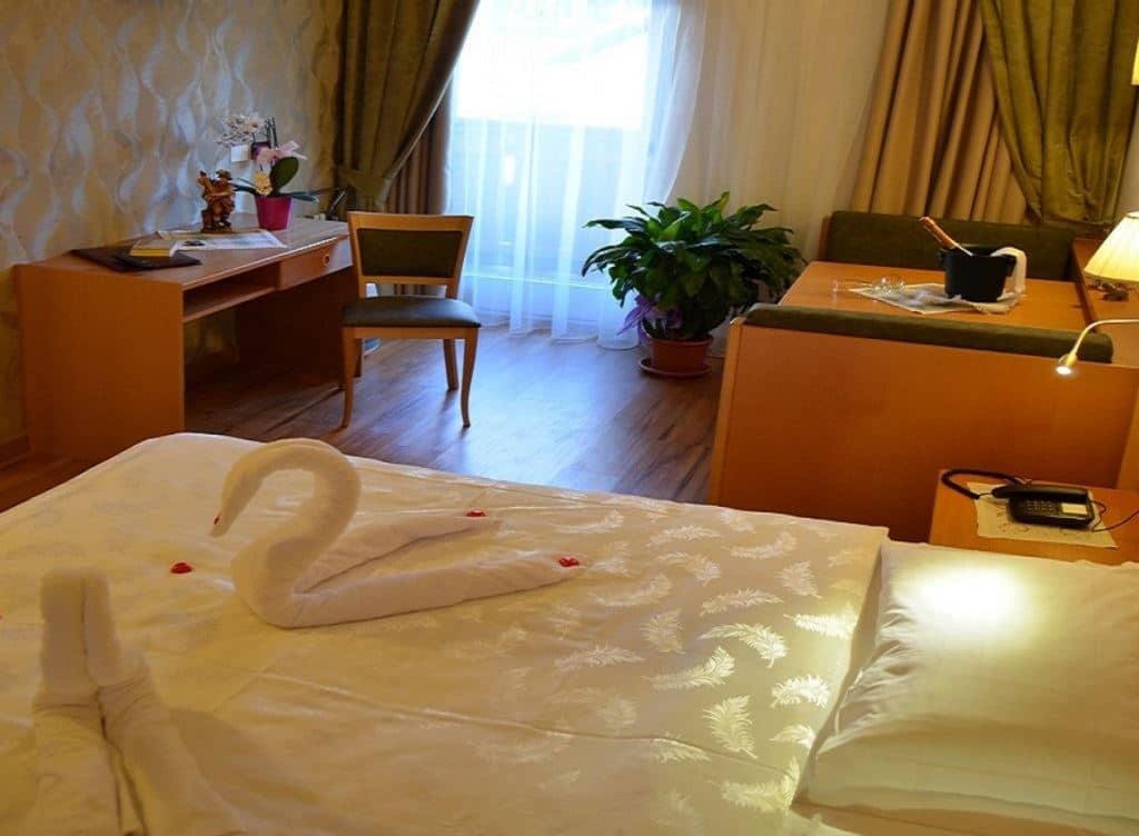 rooms-stella-alpina-room-with-balcony-double-single-use