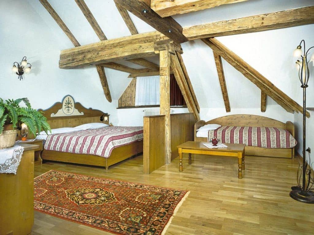 rooms-classic-room