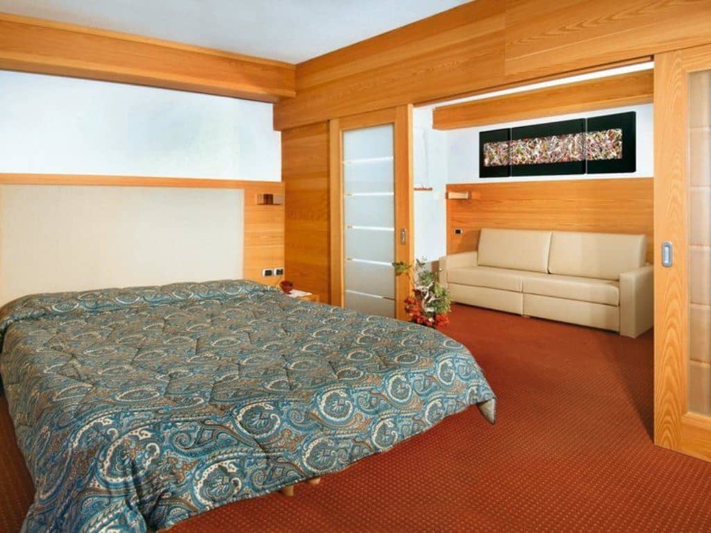 rooms-classic-room
