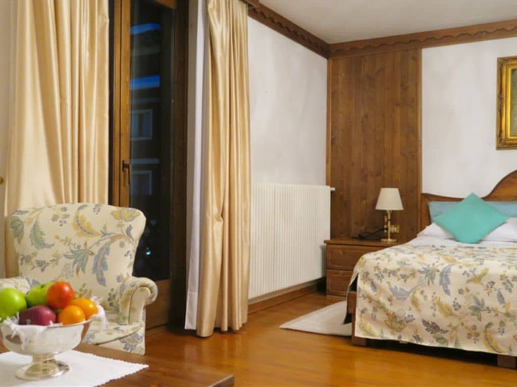 rooms-classic-room-with-balcony