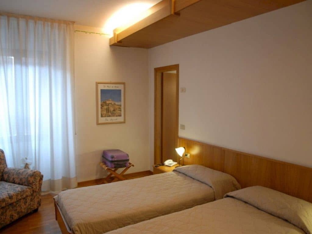 rooms-standard-room