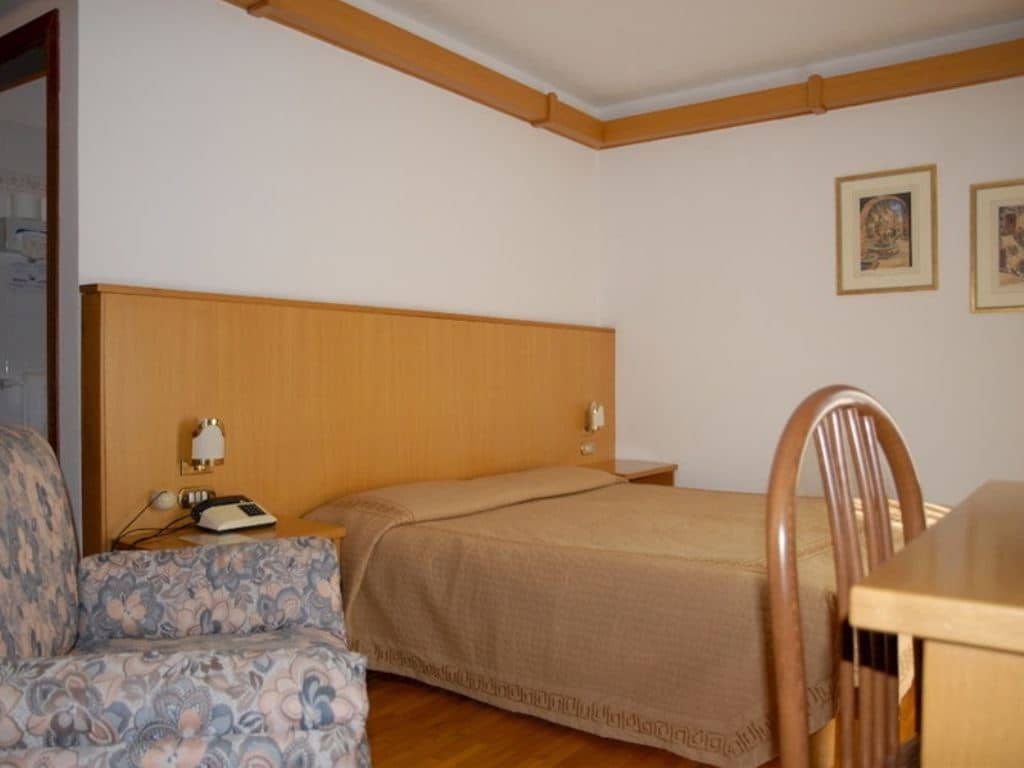 rooms-single-room