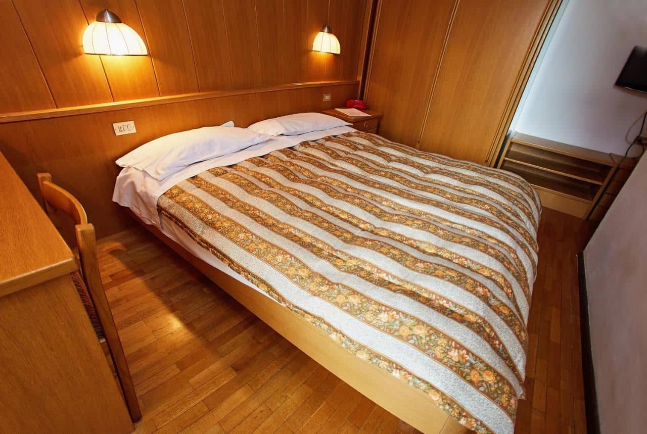 rooms-standard-room