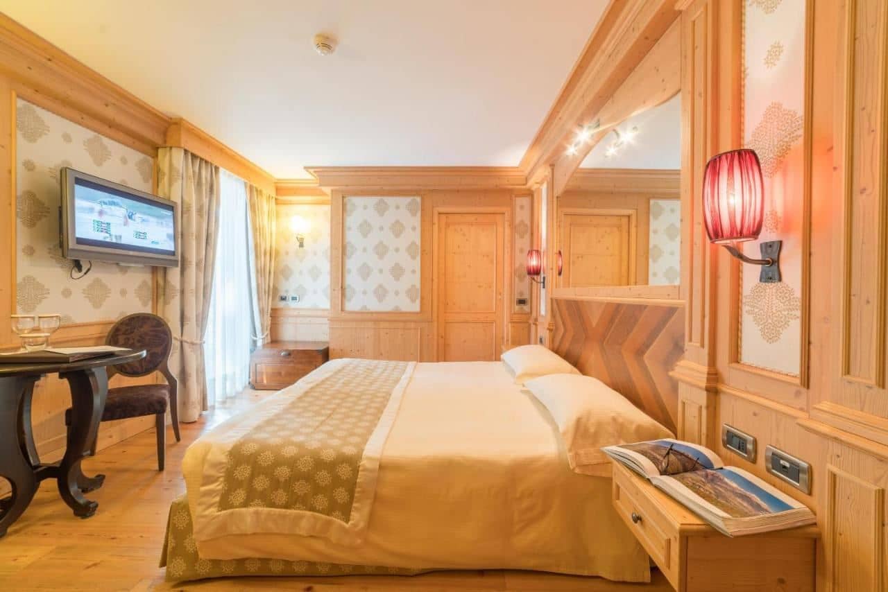 rooms-deluxe-room-with-balcony