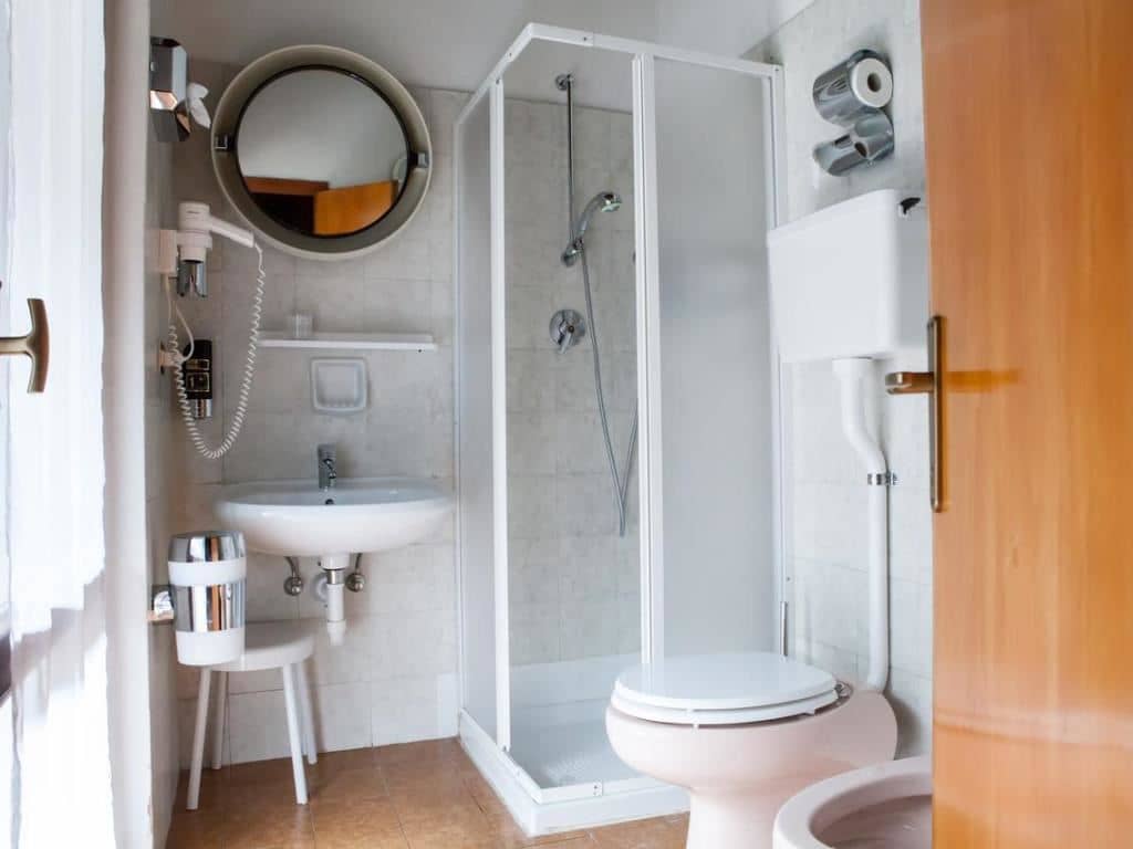 rooms-standard-room