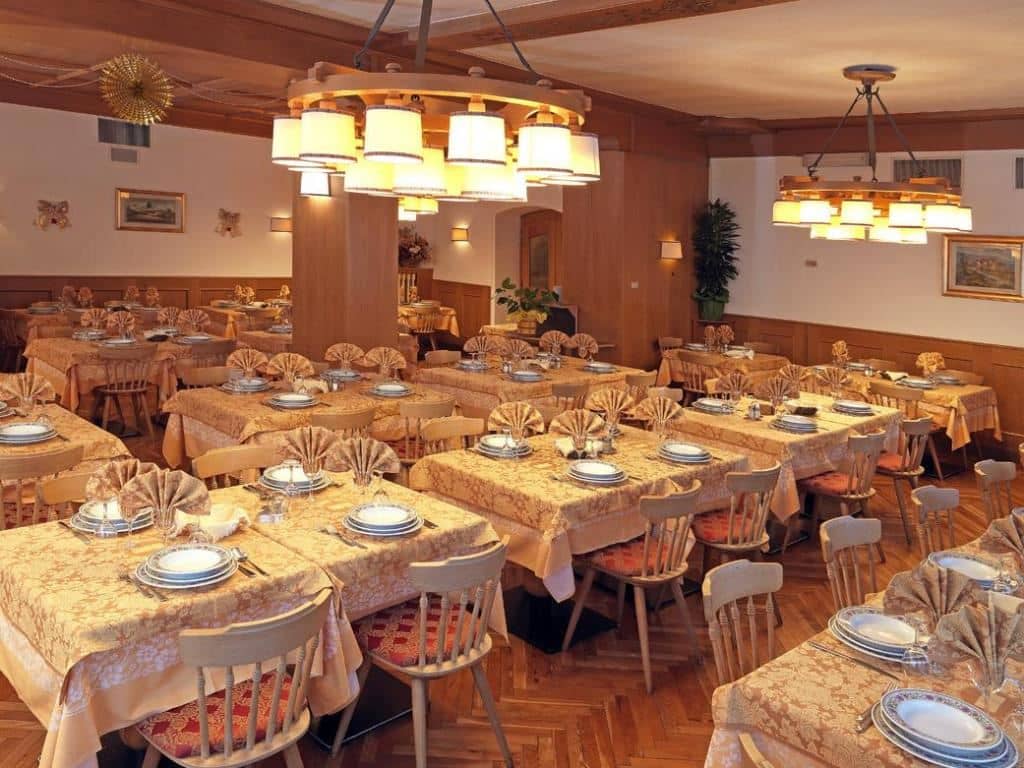 restaurants-restaurant