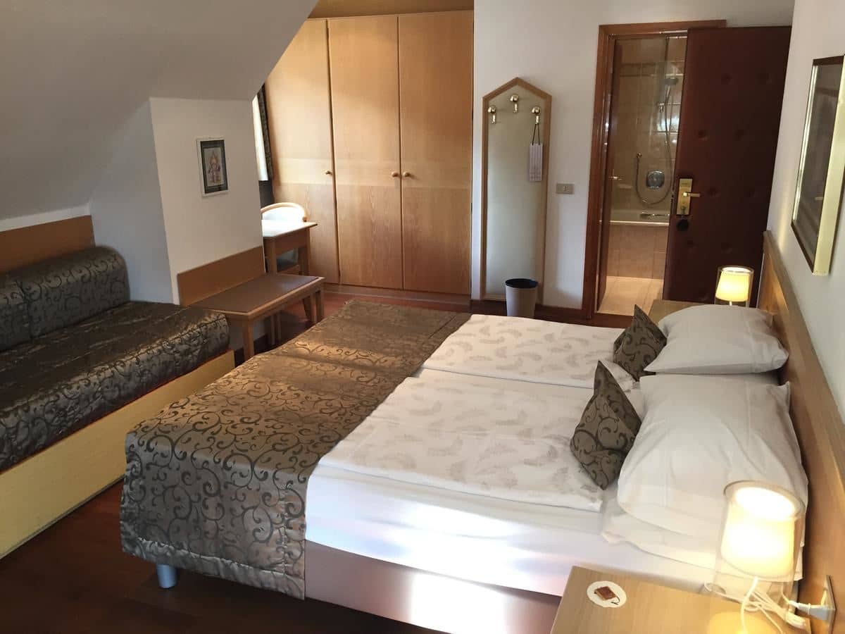 rooms-classic-room